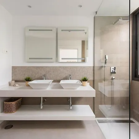 Charming In West * Εστεπόνα